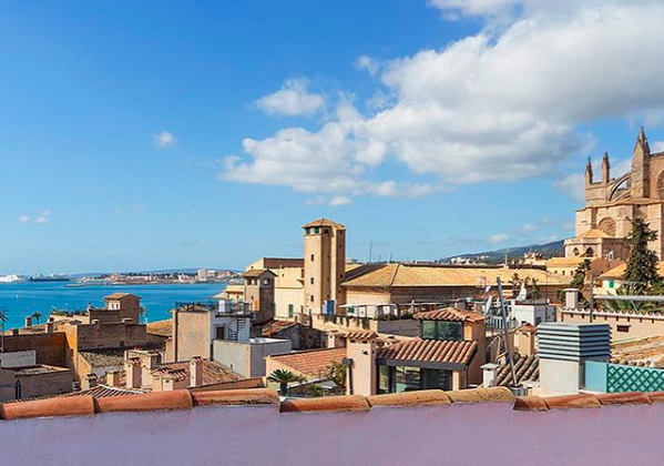 Calatrava Palma Old Town - Santa Eualia - a real opportunity - 2 bedrooms, 2 bathrooms, renovated, communal roof terrace with sea and Cathedral views!