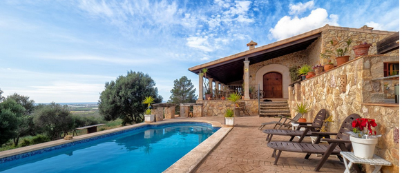 Coutry home rustic style with pool and amazing views close to Palma